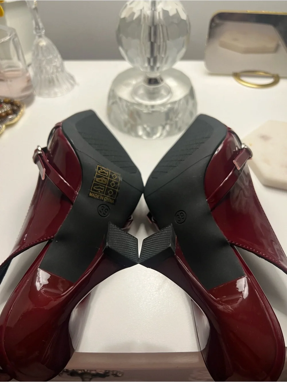 N/A sleek pumps